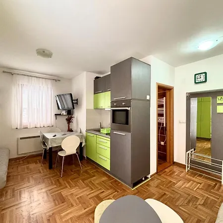 Zlatiborski Konaci, 19, 3 *